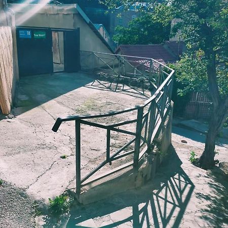 Your Hostel Тбилиси Екстериор снимка